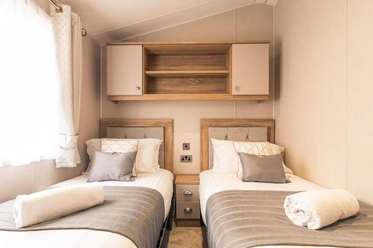 Lakeside Retreat Lodge With Hot Tub Pocklington 0*,