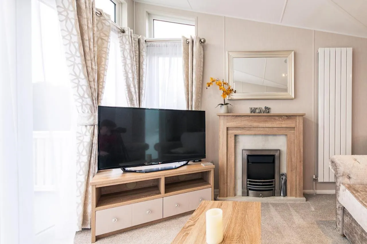 Lakeside Retreat Lodge With Hot Tub Pocklington United Kingdom